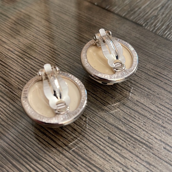 Vintage Edwin Pearl Polka Dot Round Dome Clip Earrings - Picture 5 of 12